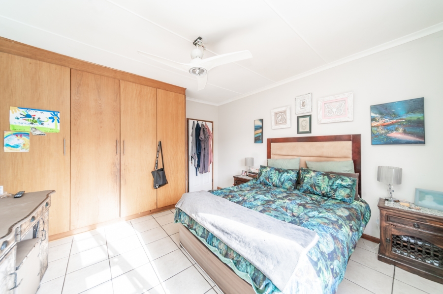 5 Bedroom Property for Sale in Gonubie Eastern Cape